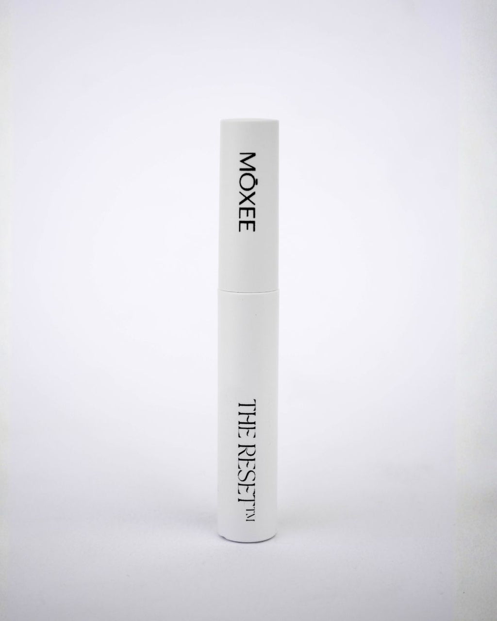 moxee lash cluster oil based remover. healthy lashes and clean & easy removal for reusable cluster lash extensions
