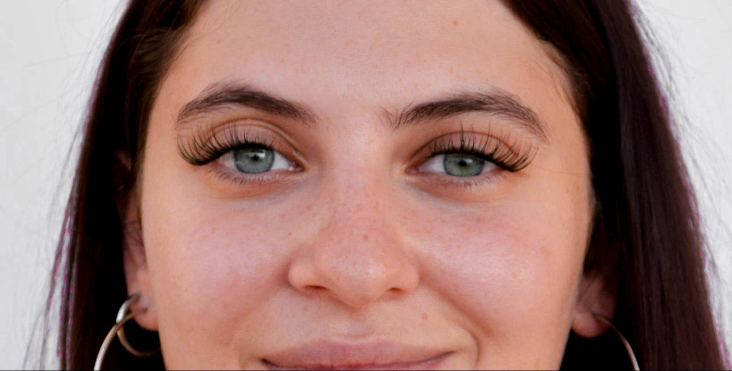 after wearing moxee's lashes, the style FLICKER, soft elevation of the eyes
